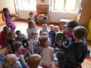 Spisovatel Jan Řehounek ve školce